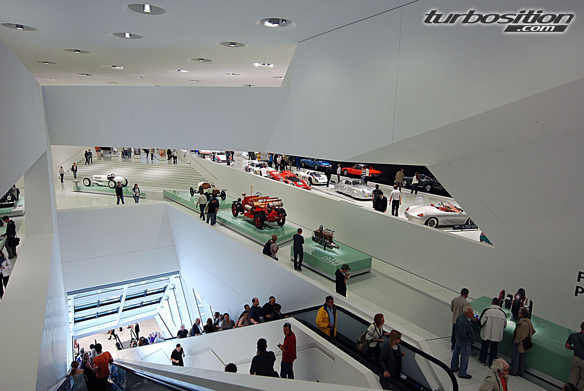 PorscheMuseum in StuttgartZuffenhausen // TurboSition
